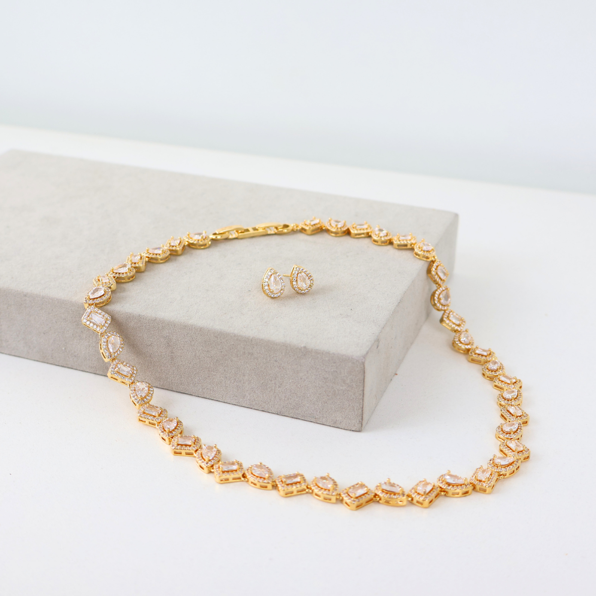 Kit Colar e Brinco - Cristal Translúscido - Dourado