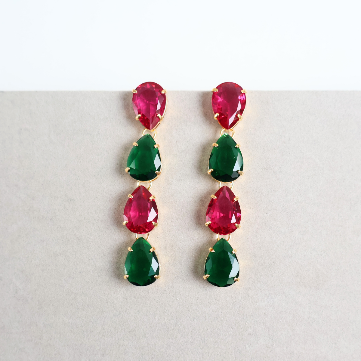 Brinco Dourado e Cristal Verde e Rosa - Semijoia