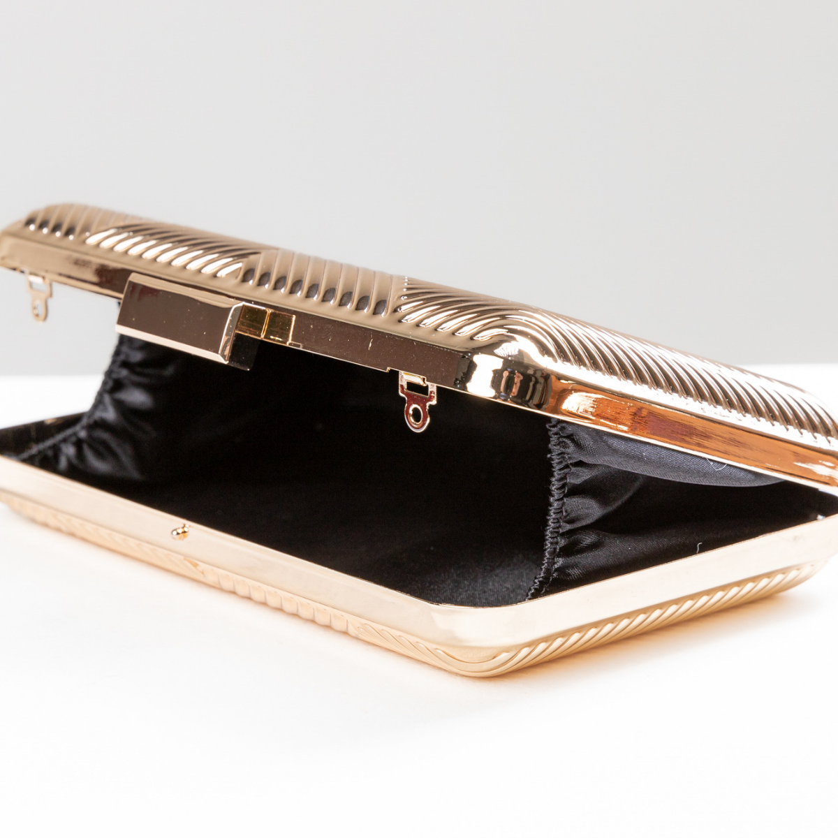 Bolsa de Festa Clutch Metalizada Dourada