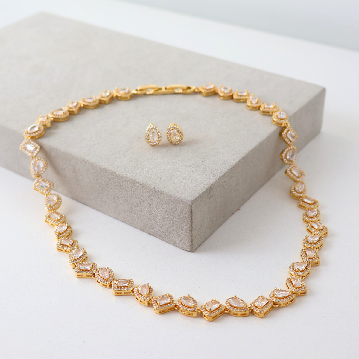 Kit Colar e Brinco - Cristal Translúscido - Dourado