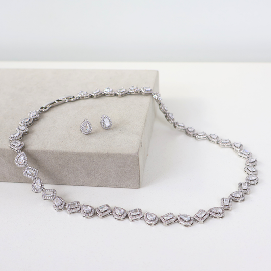 Kit Brinco e Colar - Prateado e Cristal Translúcido - Semijoia