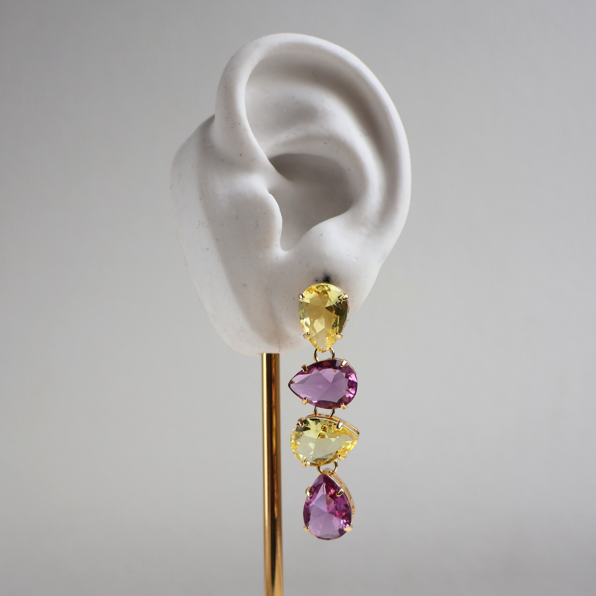 Brinco Dourado e Cristal Lilás e Amarelo - Semijoia
