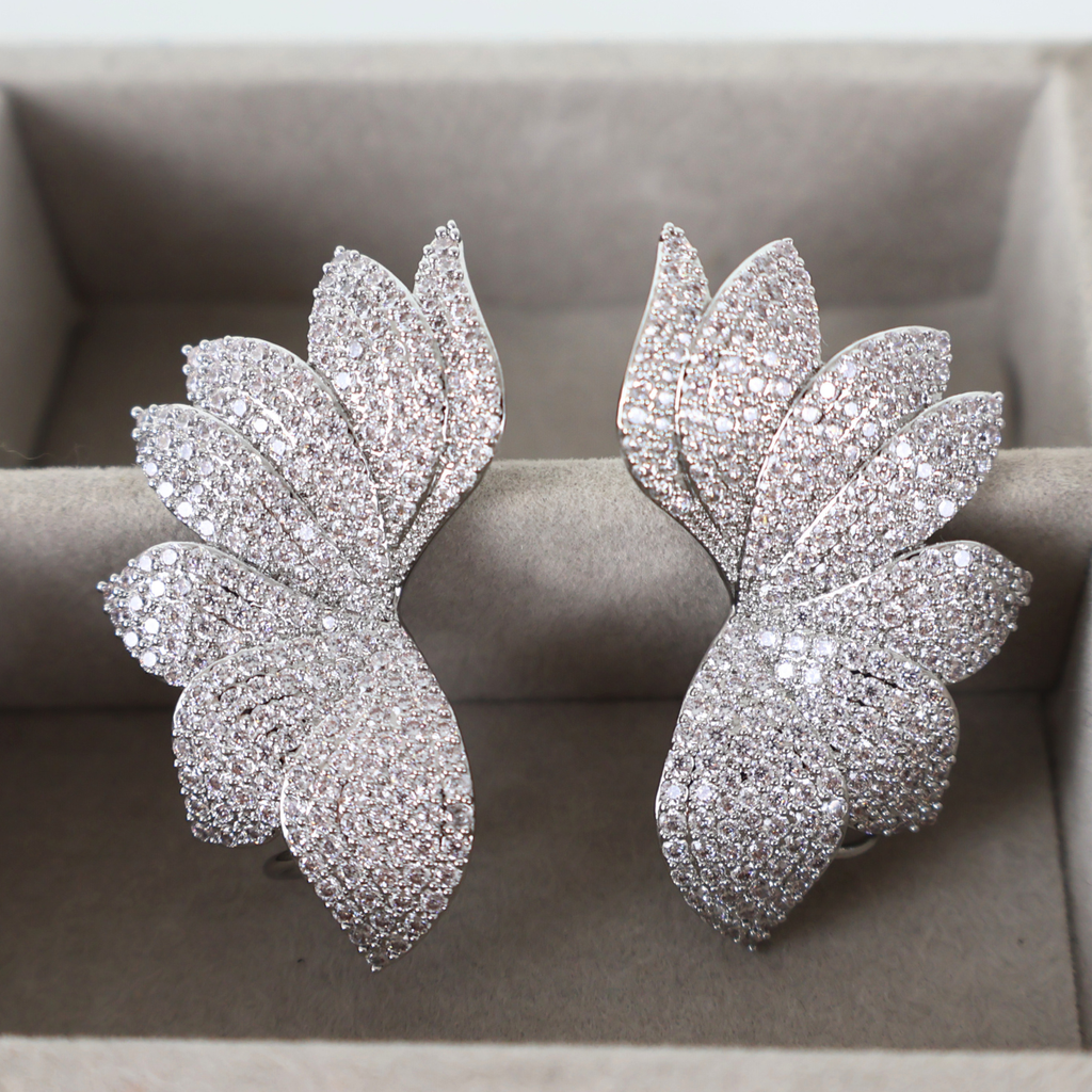 Brinco Earcuff Prateado e Cristal Translúcido - Semijoia