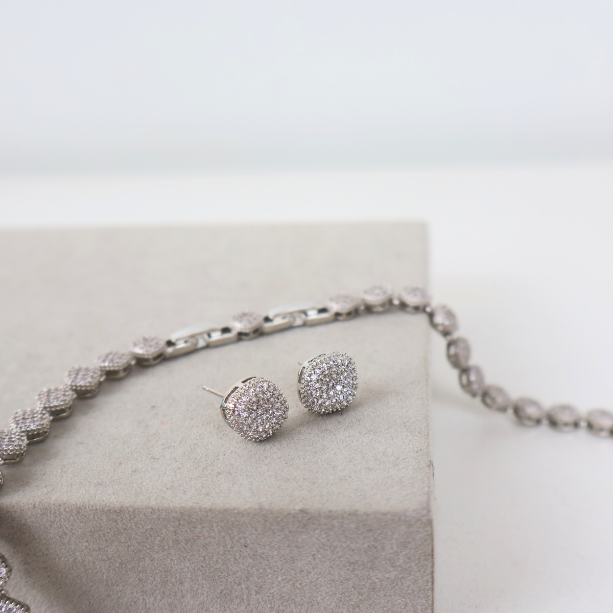 Kit Brinco e Colar - Prateado e Cristal Translúcido - Semijoia