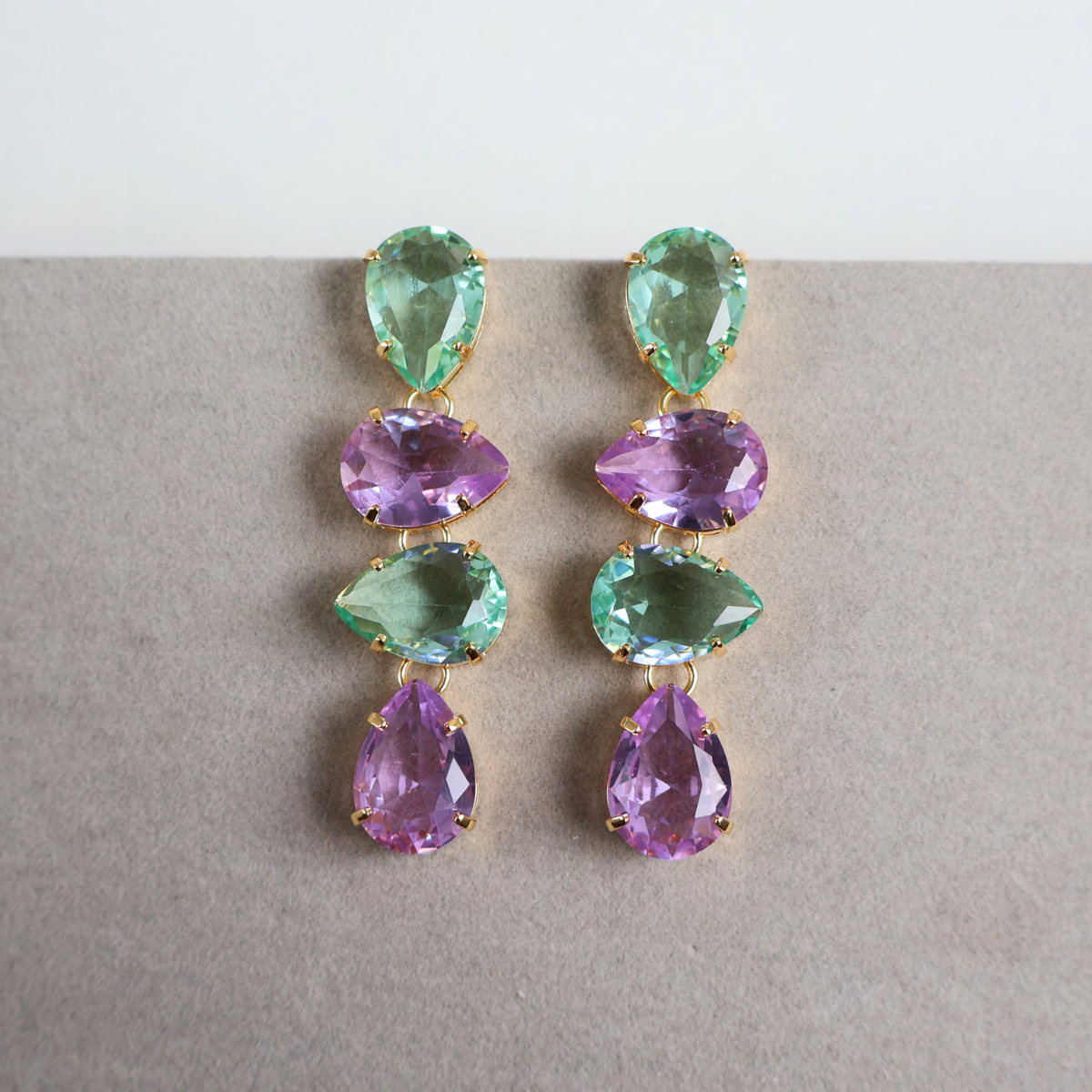 Brinco Dourado e Cristal Verde e Roxo - Semijoia