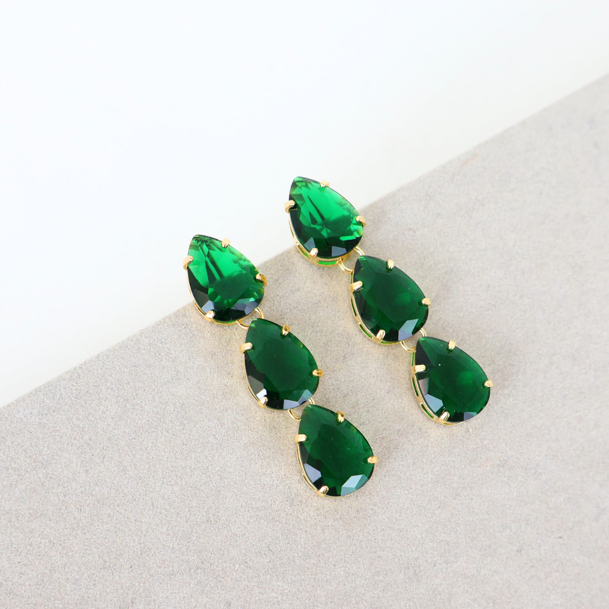 Brinco Dourado e Cristal Verde - Semijoia