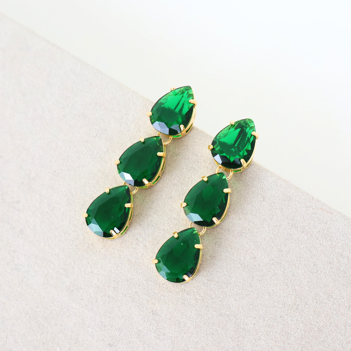 Brinco Dourado e Cristal Verde - Semijoia