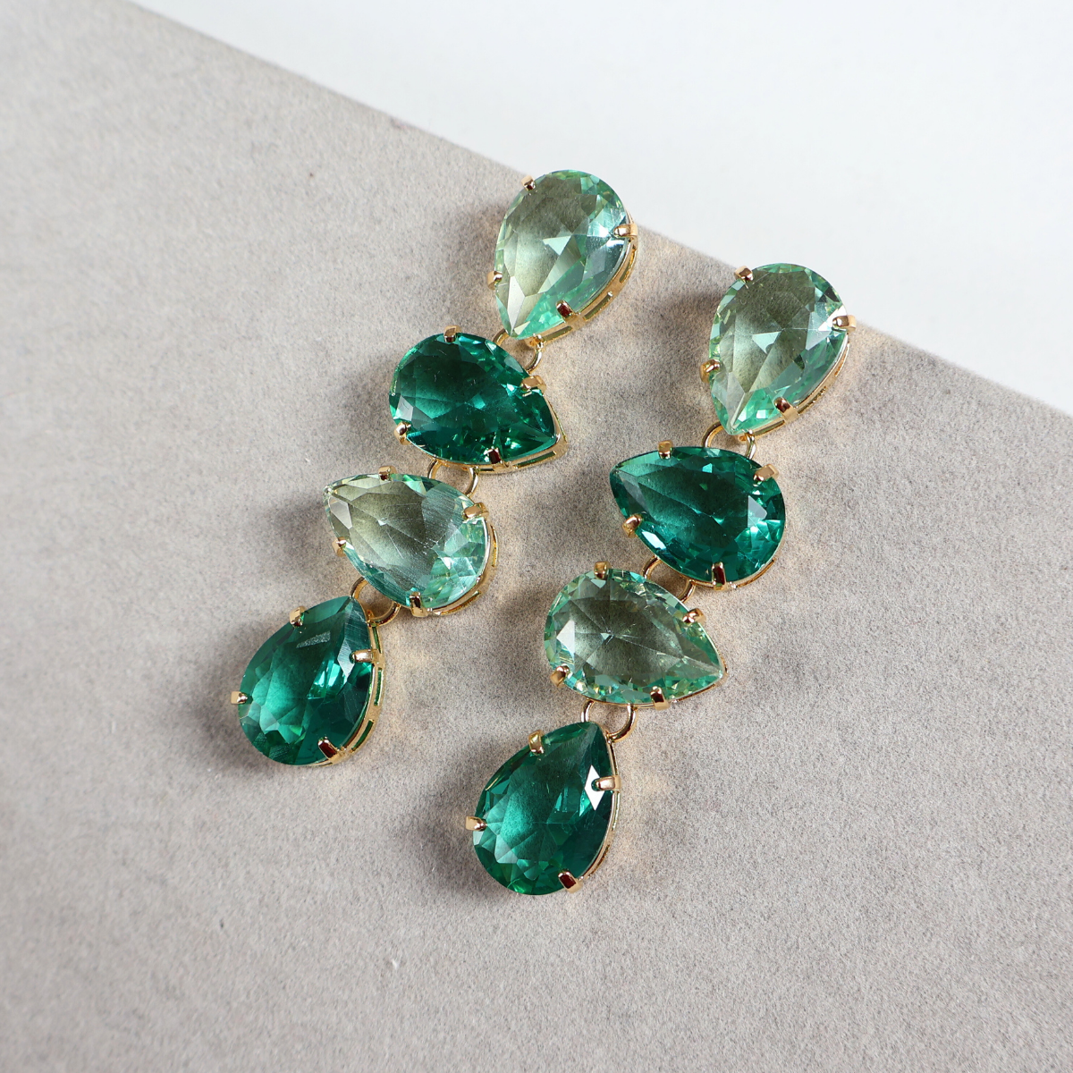 Brinco Dourado e Cristal Verde - Semijoia