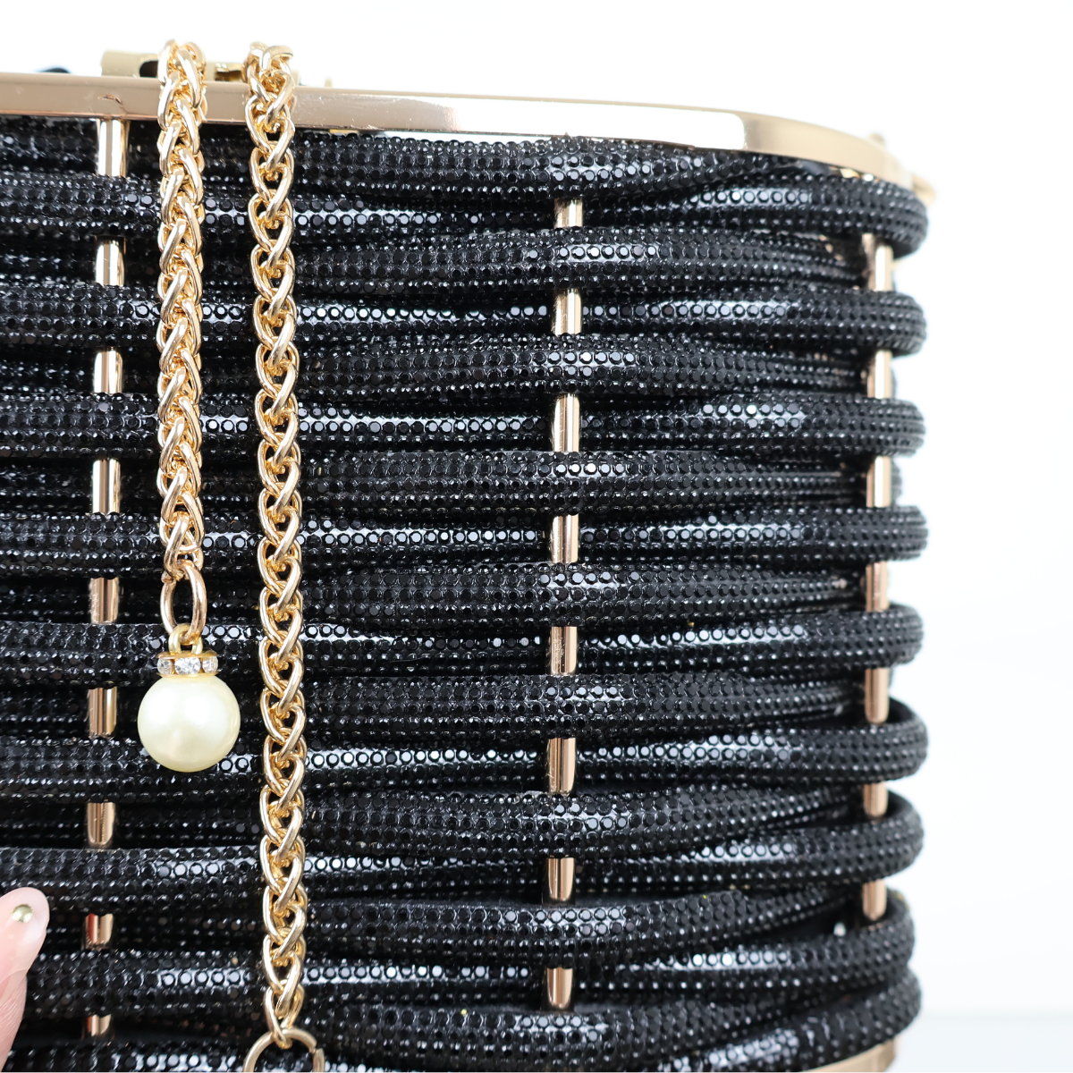 Bolsa de Mão Cesto em Pedraria Preta