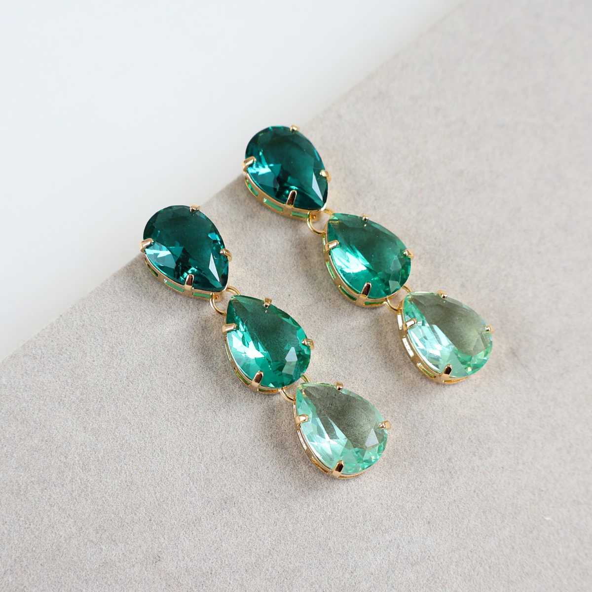 Brinco Dourado e Cristal Verde - Semijoia