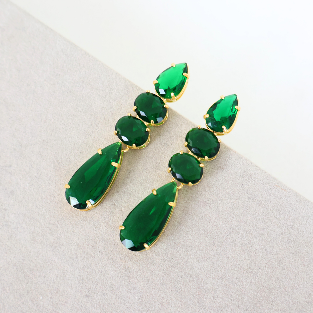 Brinco Dourado e Cristal Verde - Semijoia