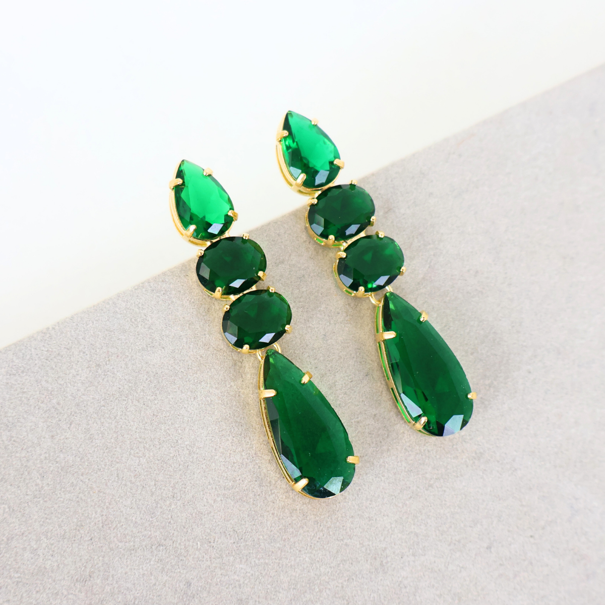 Brinco Dourado e Cristal Verde - Semijoia