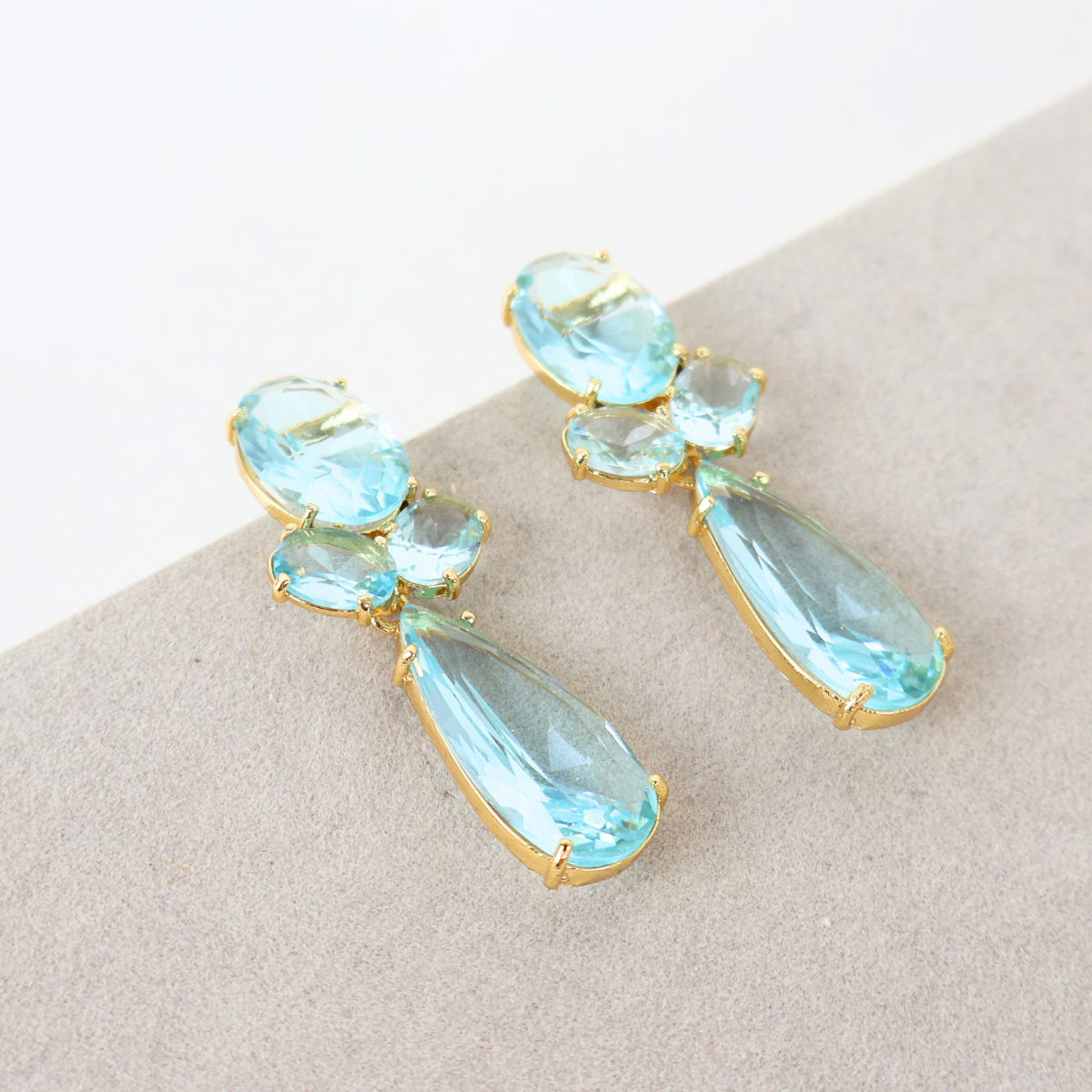 Brinco Dourado e Cristal Azul Claro - Semijoia