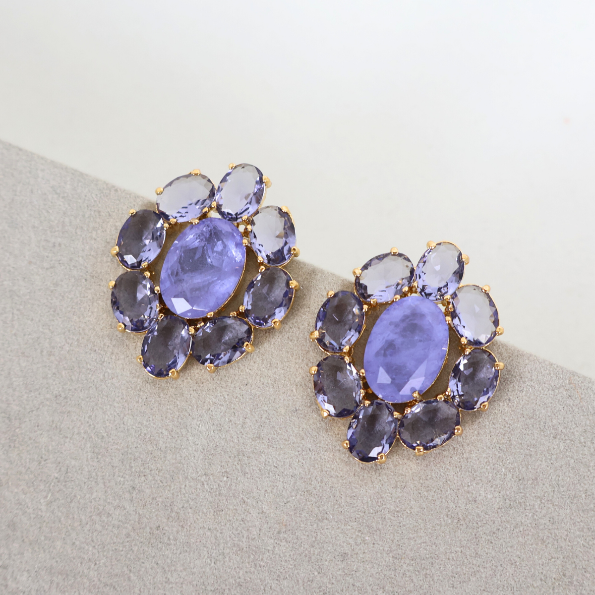 Brinco Dourado e Cristal Roxo - Semijoia