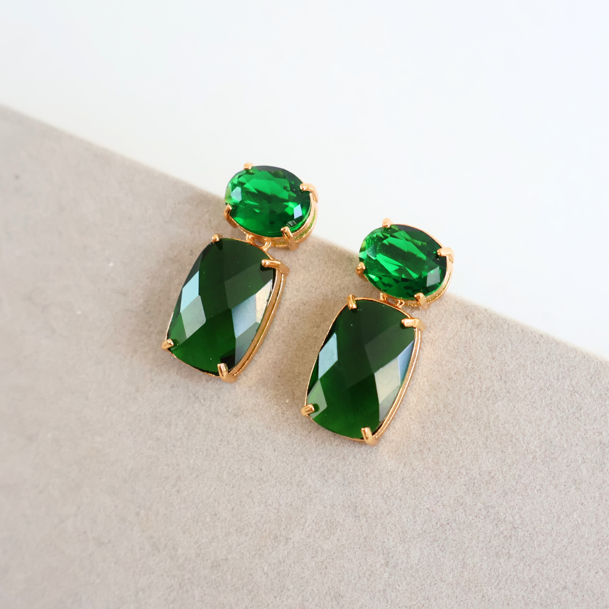 Brinco Dourado e Cristal Verde - Semijoia