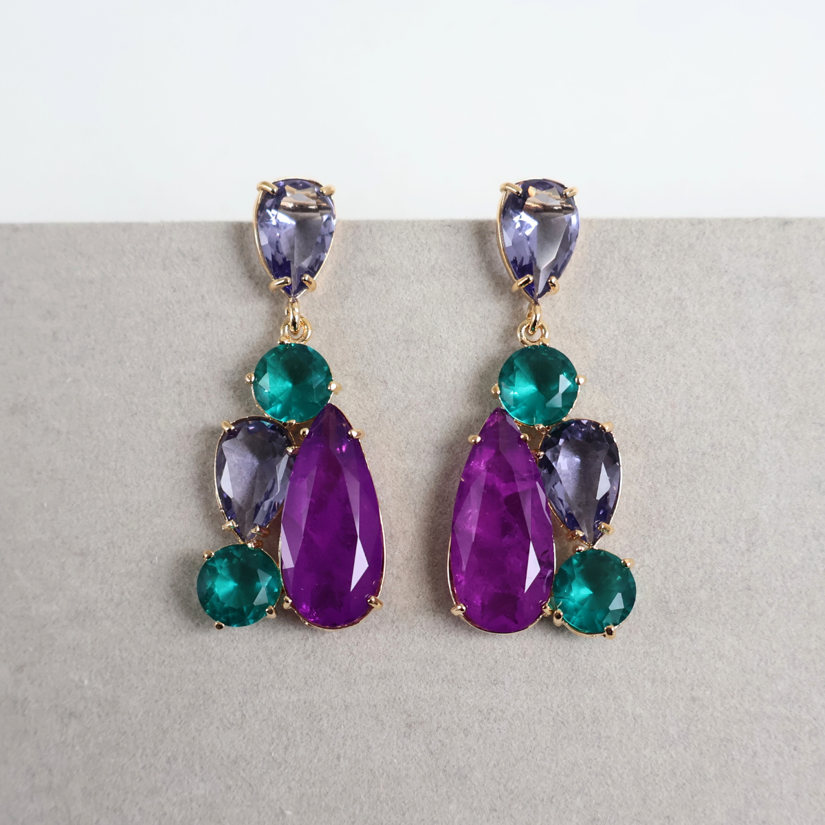 Brinco Dourado e Cristal Verde e Roxo - Semijoia