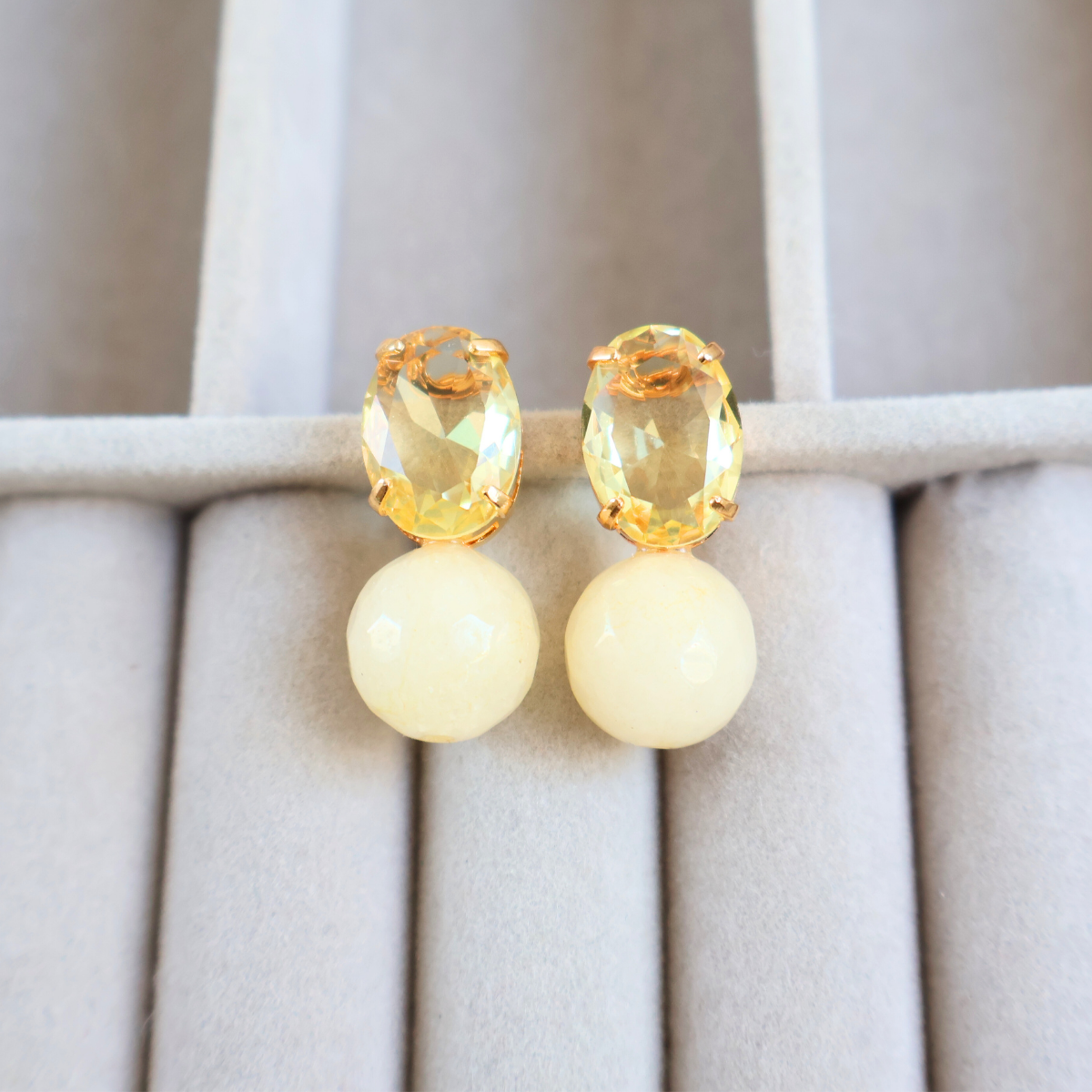 Brinco Dourado e Cristal Amarelo - Semijoia