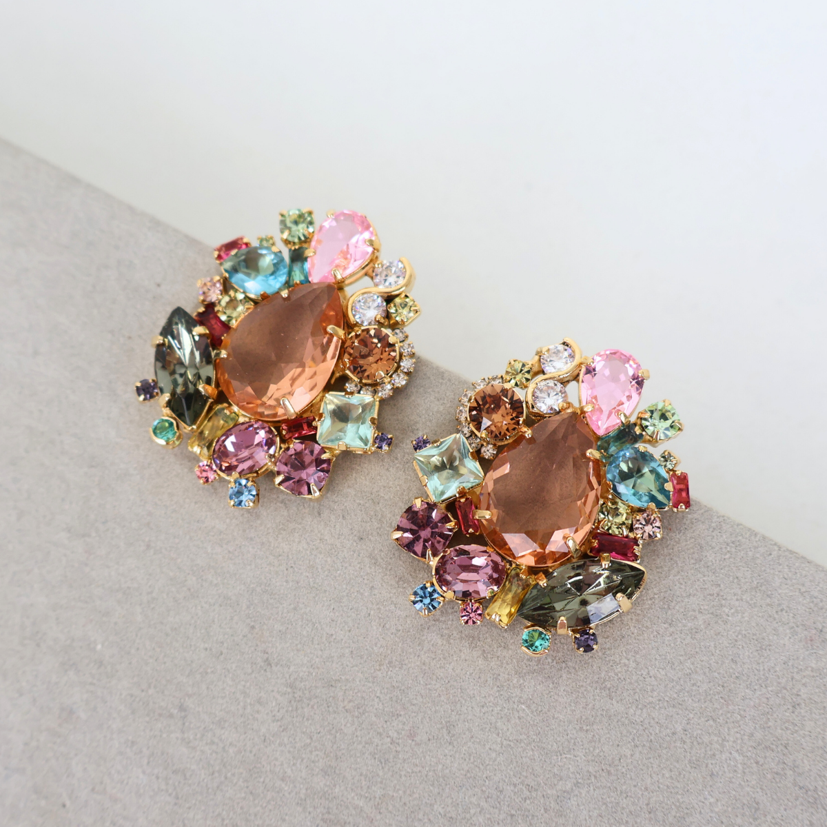 Brinco Dourado e Cristal Colorido - Semijoia