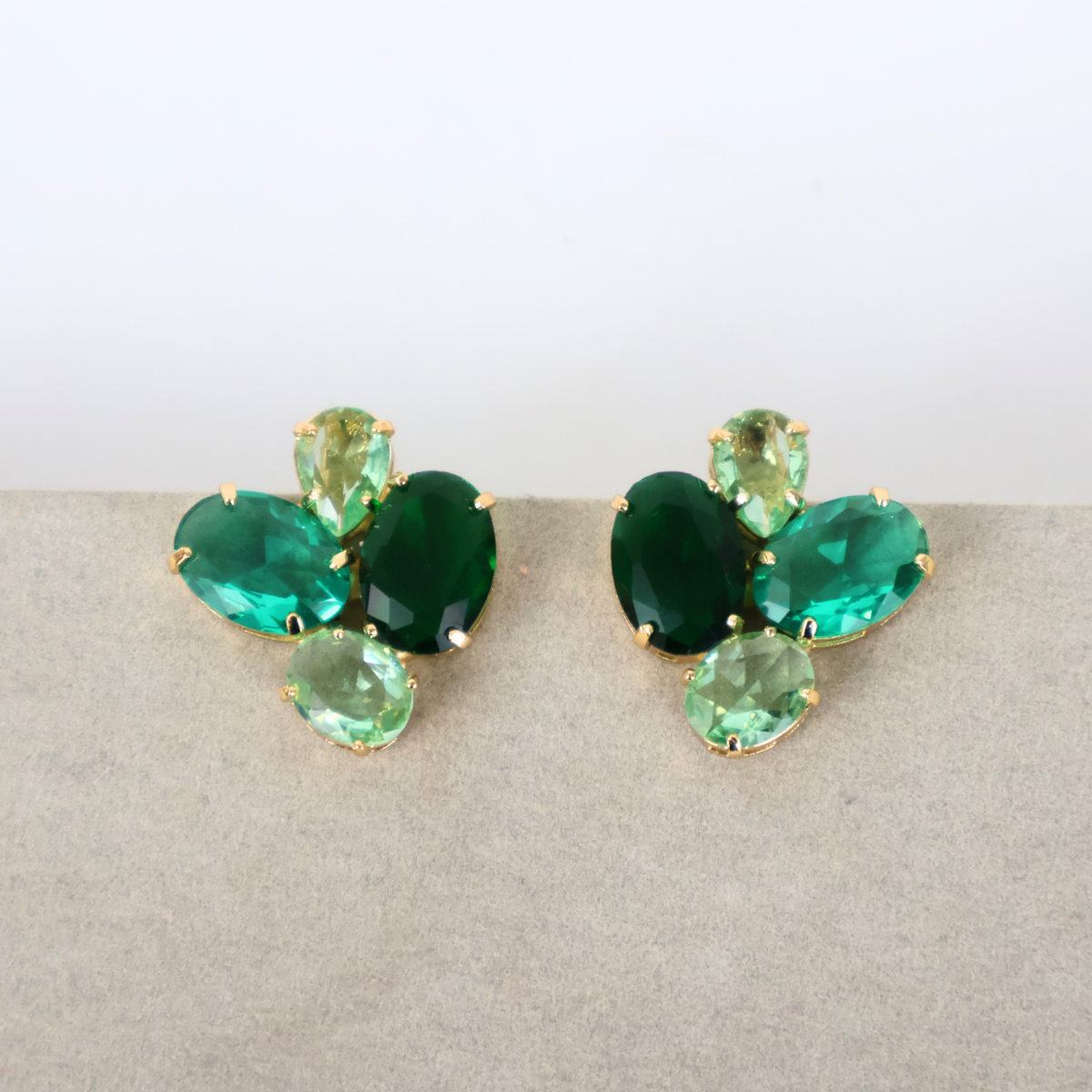 Brinco Dourado e Cristal Verde - Semijoia