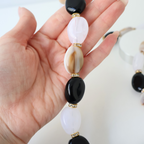 Alça de Mão - Preta, Branca e Bege - Metal Dourado