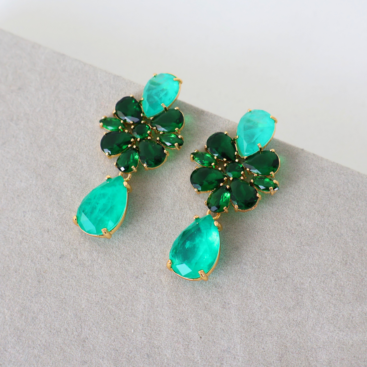 Brinco Dourado e Cristal Verde - Semijoia