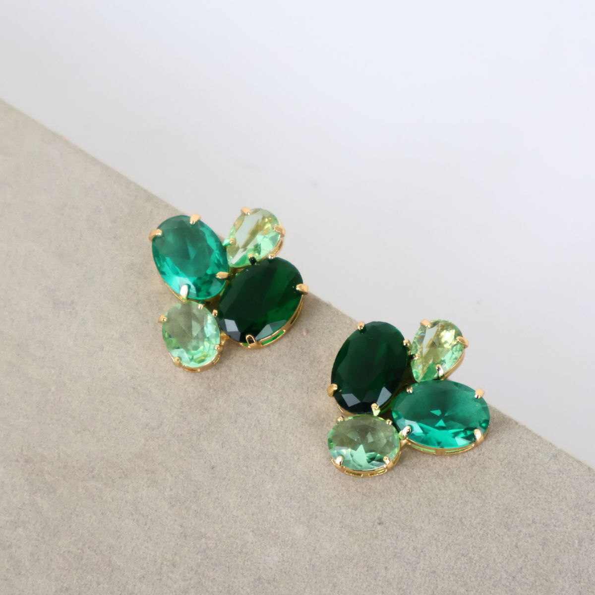 Brinco Dourado e Cristal Verde - Semijoia