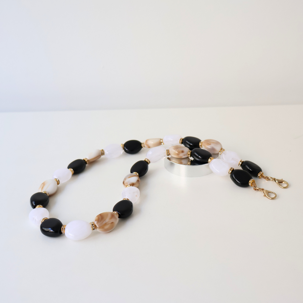 Alça de Mão - Preta, Branca e Bege - Metal Dourado