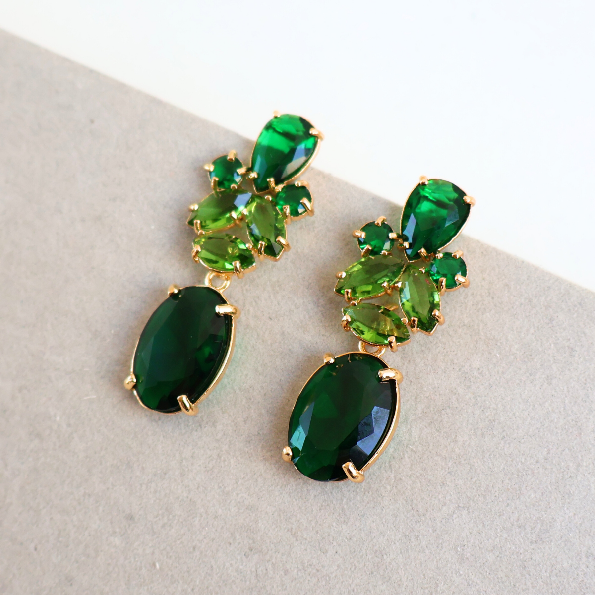 Brinco Dourado e Cristal Verde - Semijoia