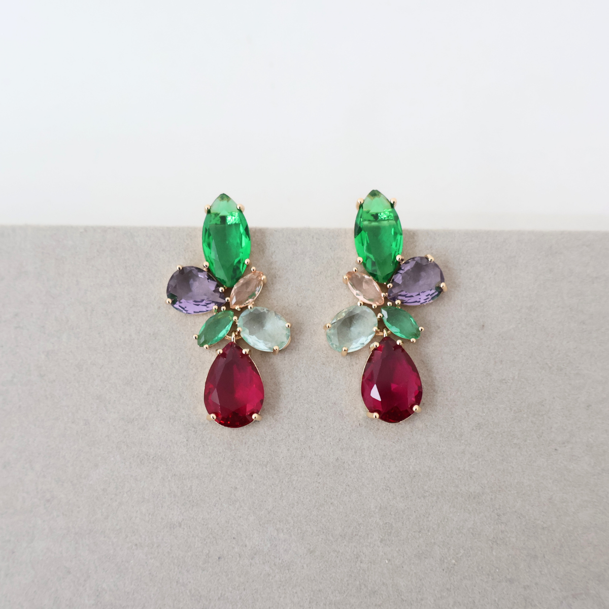 Brinco Dourado e Cristal Verde e Rosa - Semijoia