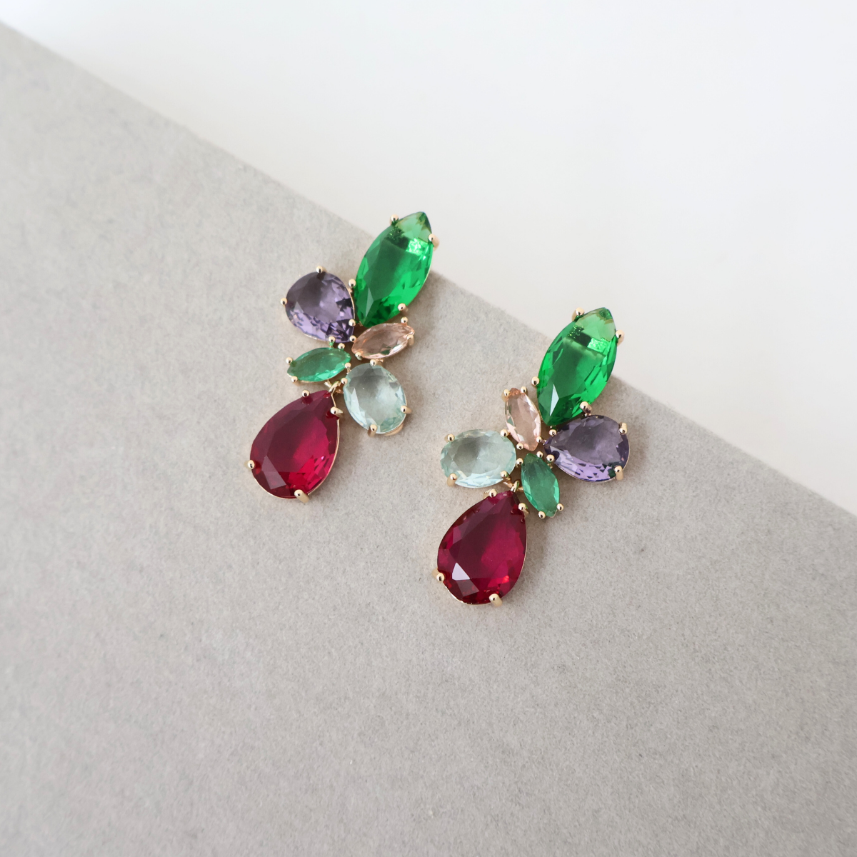 Brinco Dourado e Cristal Verde e Rosa - Semijoia