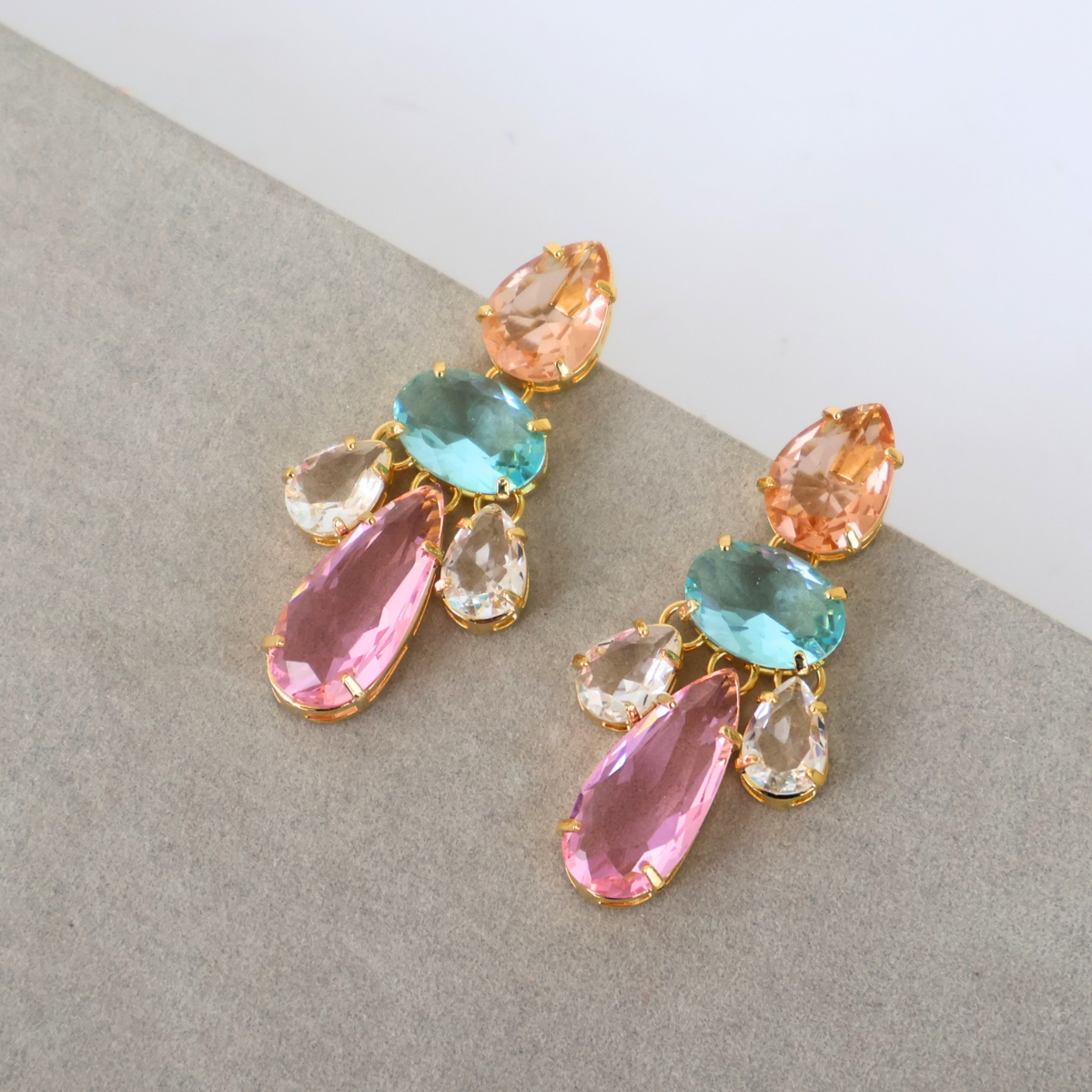 Brinco Dourado e Cristal Multicor - Semijoia