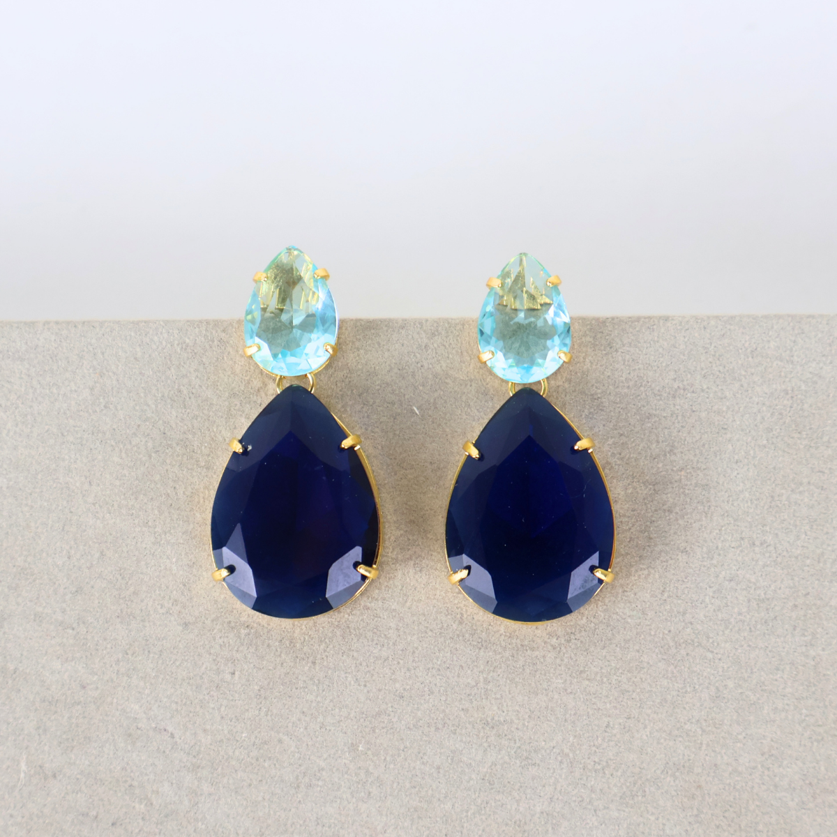 Brinco Dourado e Cristal Azul e Turquesa - Semijoia