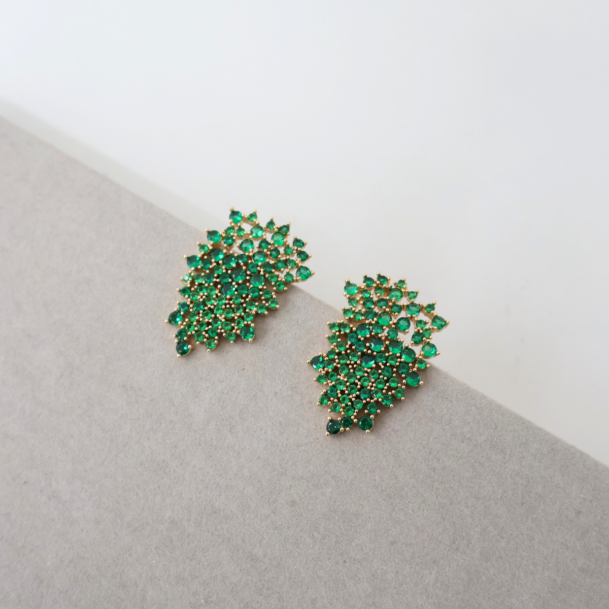 Brinco Dourado e Cristal Verde - Semijoia