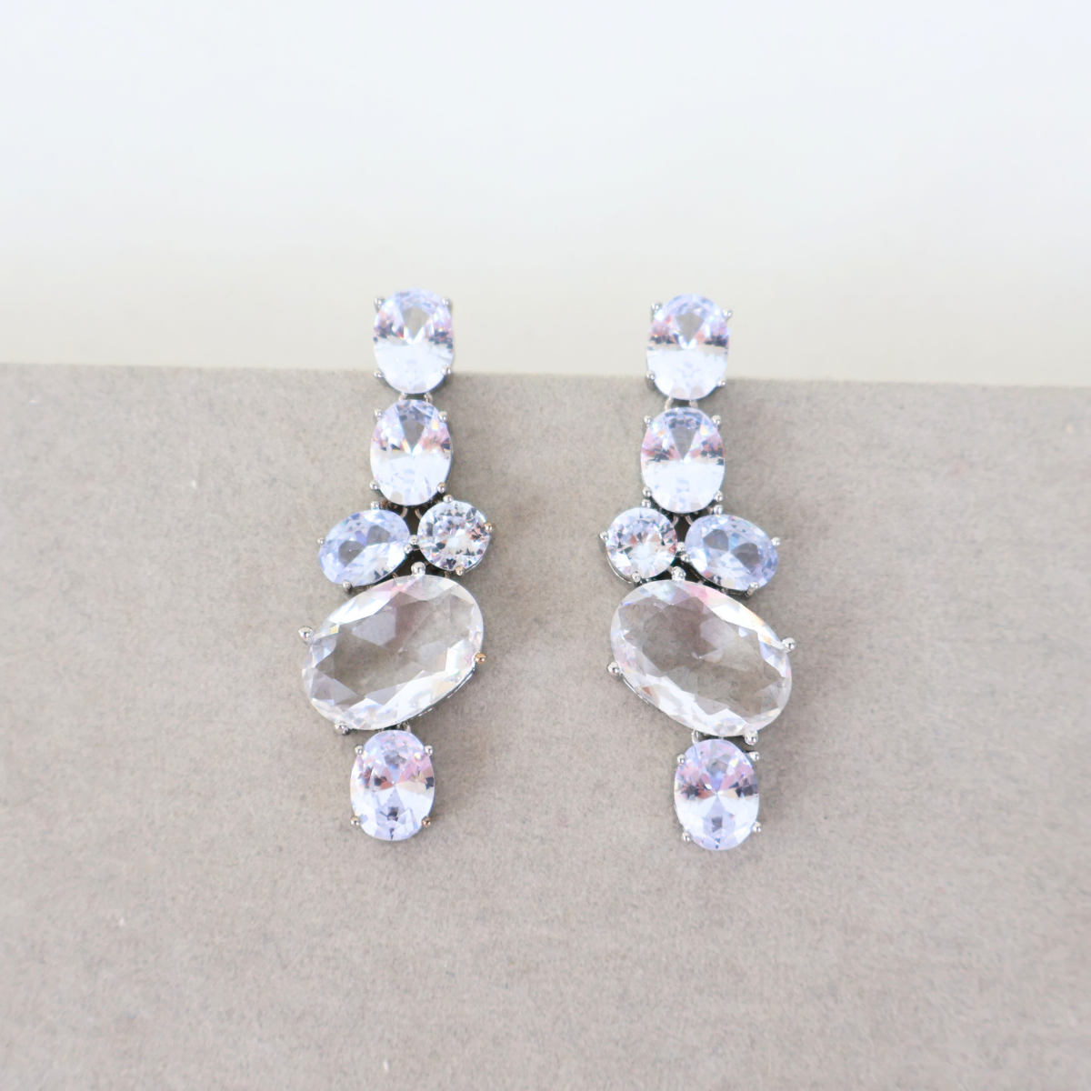 Brinco Prateado e Cristal Translúcido - Semijoia