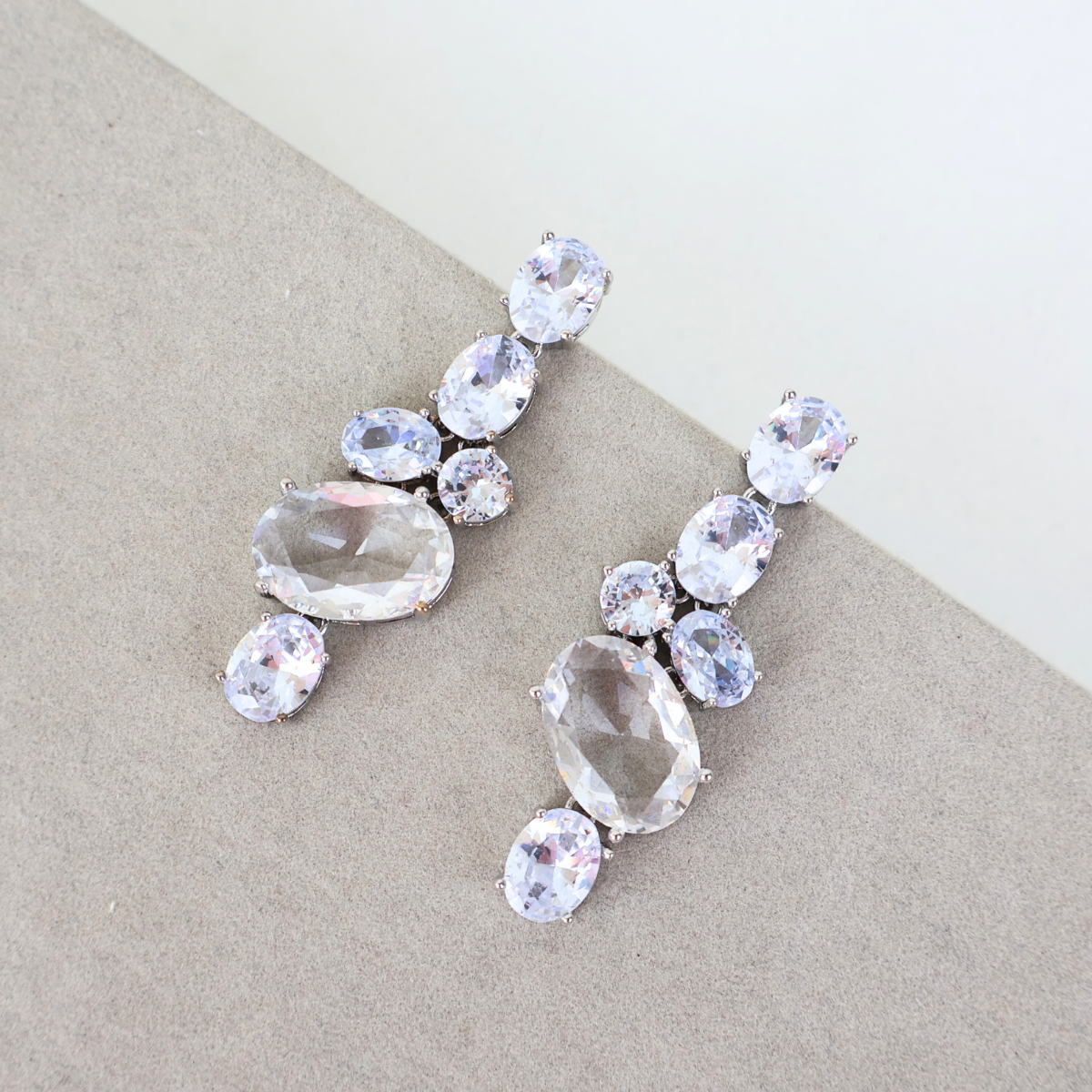 Brinco Prateado e Cristal Translúcido - Semijoia