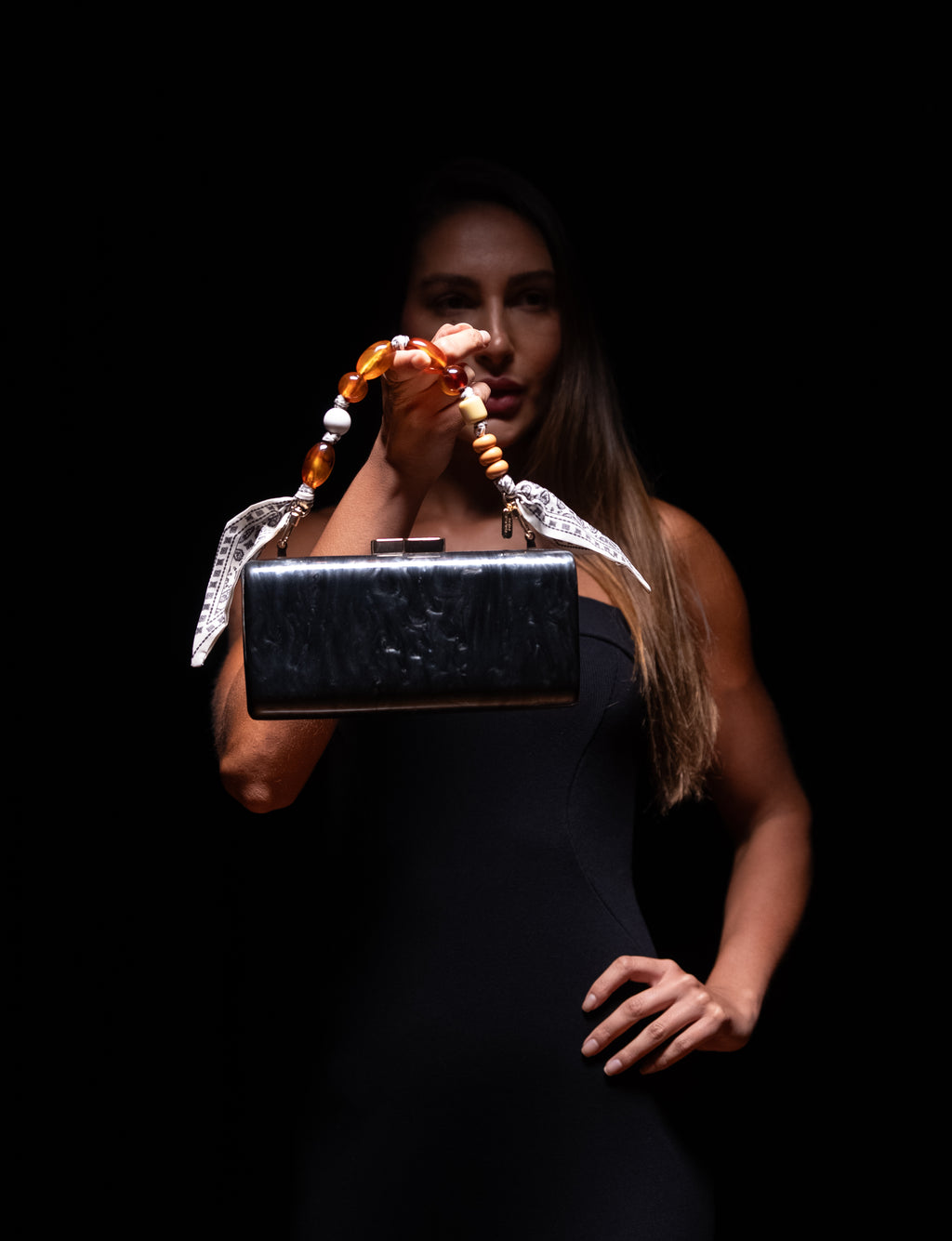 Alça de Mão - Lenço Preto e Branco