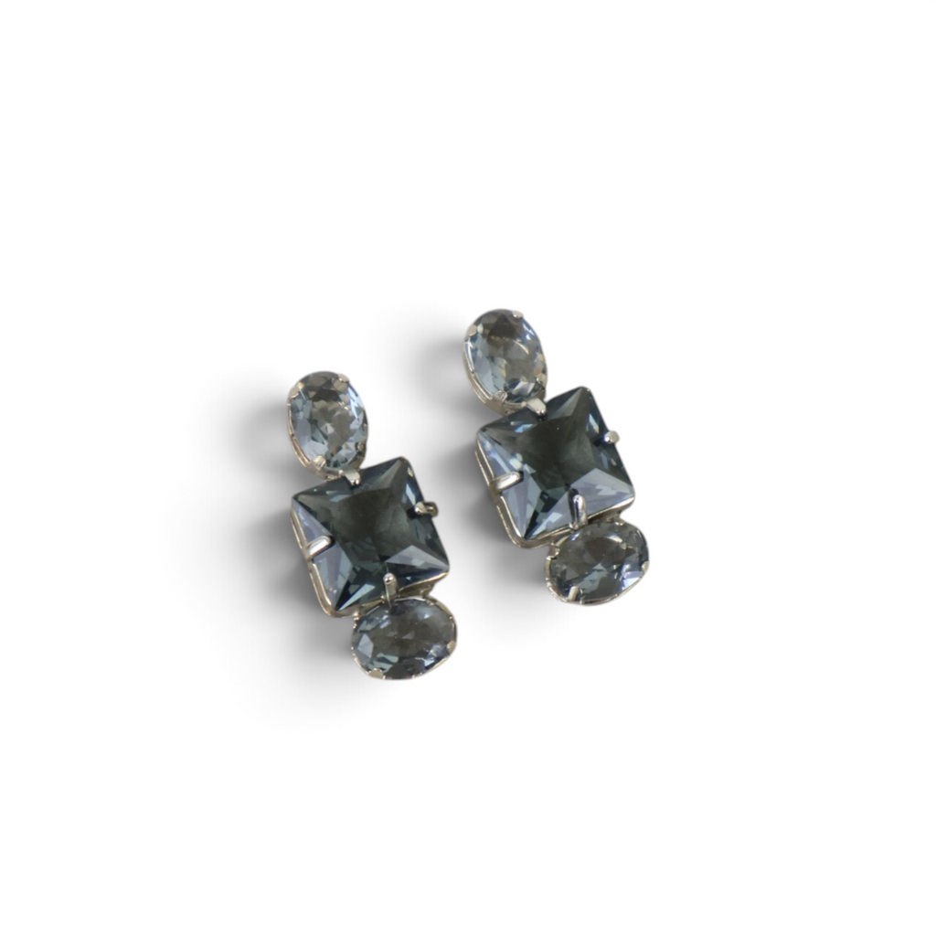 Brinco Prateado e Cristal Cinza