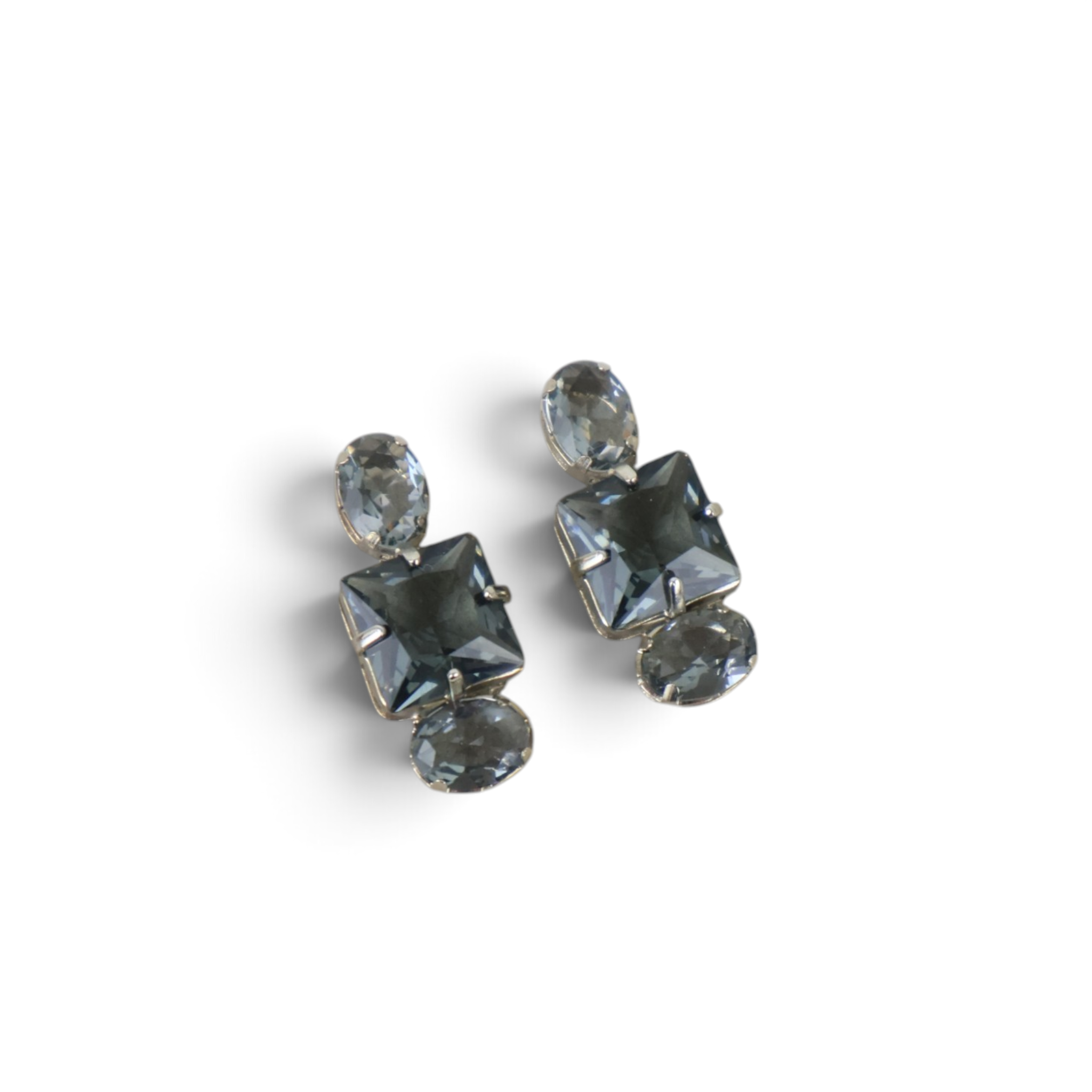 Brinco Prateado e Cristal Cinza
