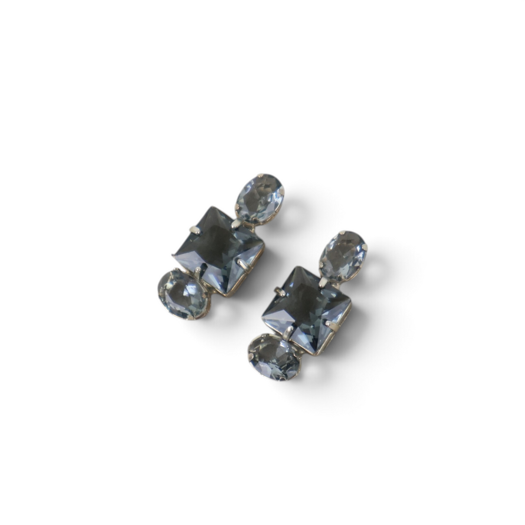 Brinco Prateado e Cristal Cinza