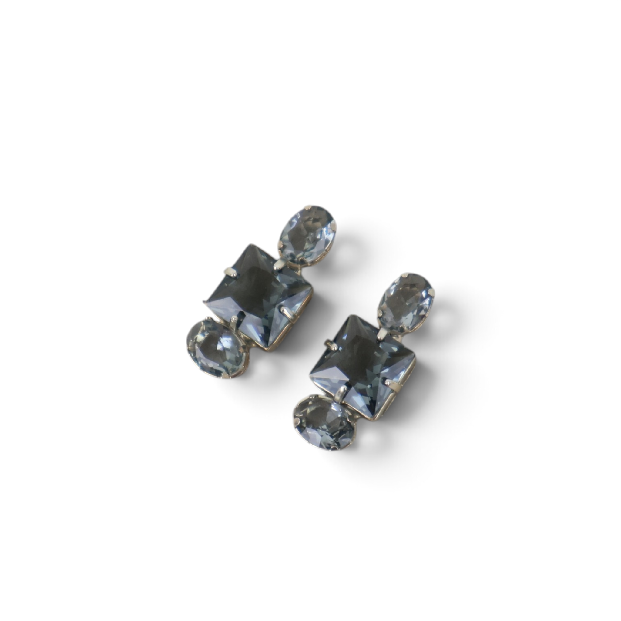 Brinco Prateado e Cristal Cinza