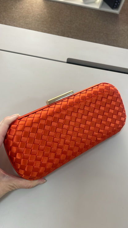 Clutch Tressê Cetim Inspired Grande Laranja