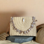 Bolsa Carteira Envelope de Palha Bege e Pedraria