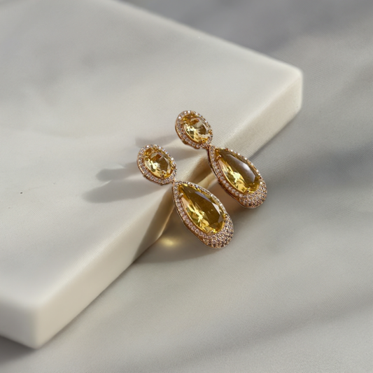 Brinco - Dourado e Cristal Amarelo - Zircônia - Semijoia