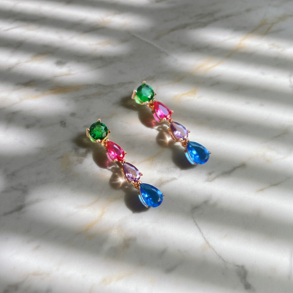 Brinco Dourado e Cristais Coloridos - Semijoia