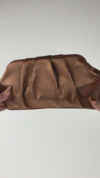 Bolsa Transversal Pouch Marrom Bronze
