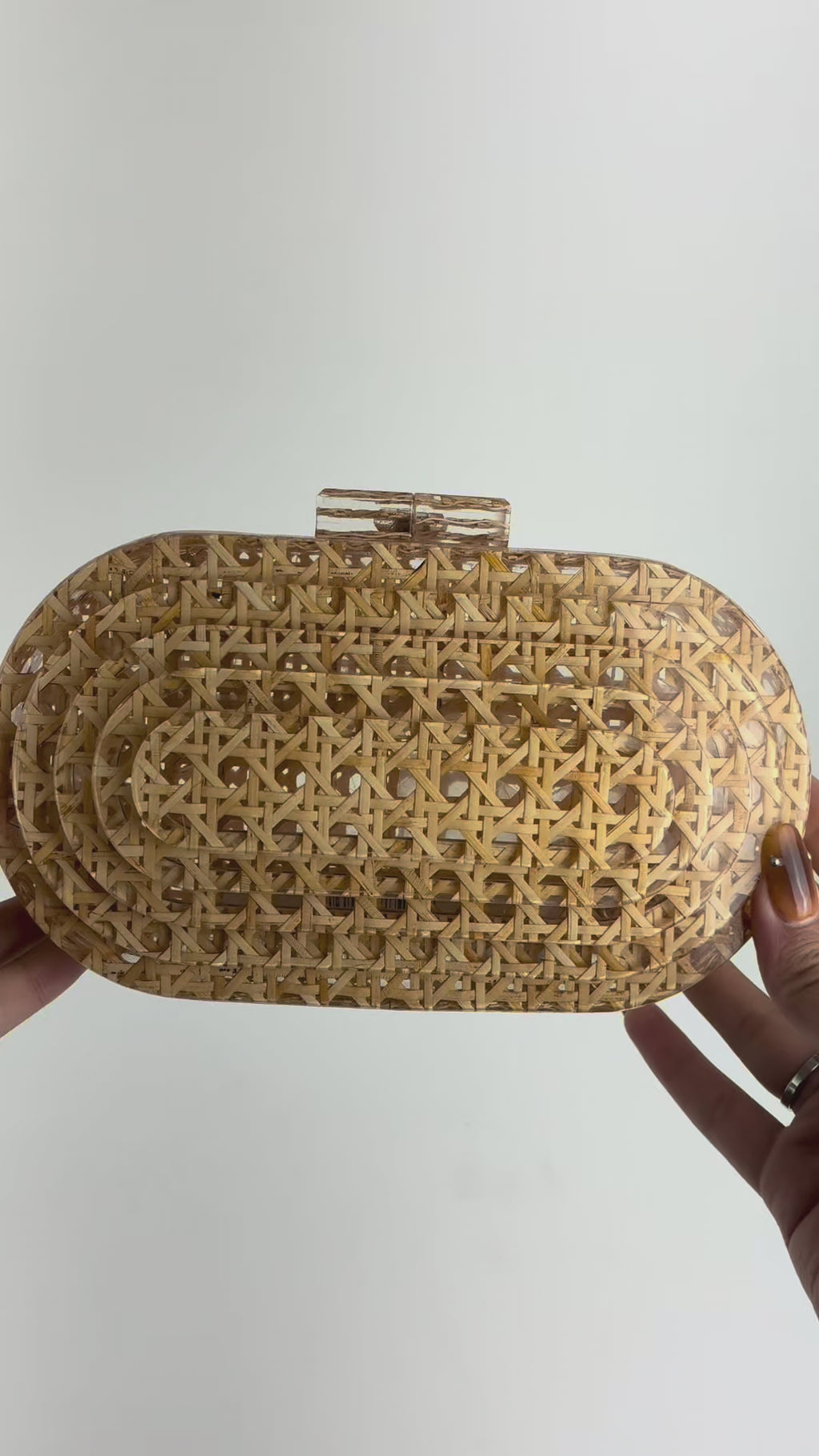 Bolsa Festa Clutch Oval Acrílico e Palha da Índia